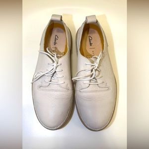 Oatmeal/white Clarks Oxfords Shoes